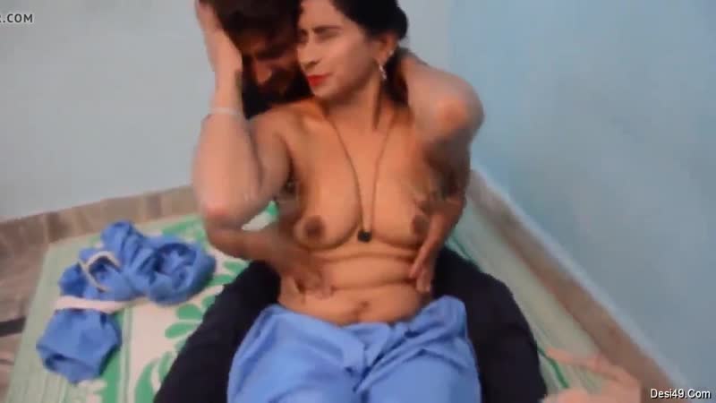 Bella desi indiana puttana indù infermiera che scopa nuda con paziente che si spoglia il reggiseno sesso nudo cavalcando un cazzo in topless tette calde capezzoli