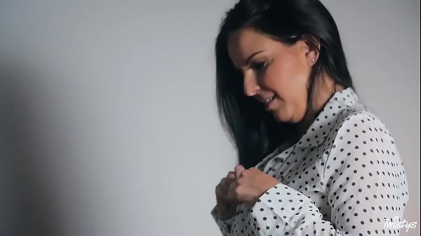 Twistys.com – Schwiegerelternlecken mit Kobe Lee und Sara Luvv