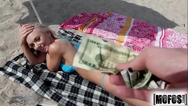 Mofos.com - Mae) - Recogidas públicas