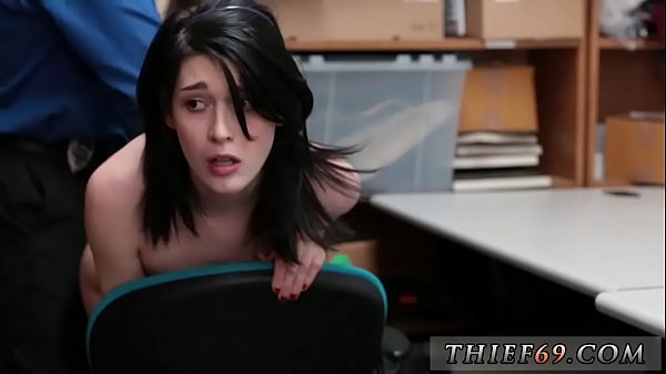 Polizist kitzelte und täuschte Polizistenhotel vor, als er Verdächtige überprüfte