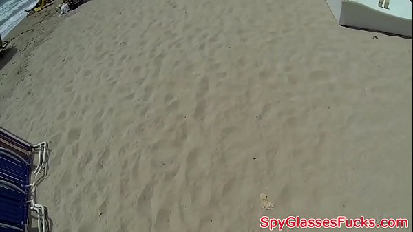 Una ragazza scopata a pecorina viene rimorchiata