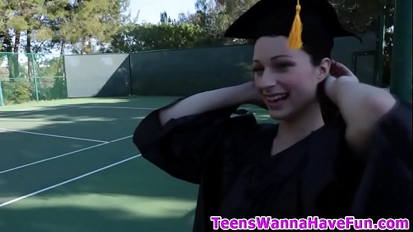 Streifendes Teen probierte