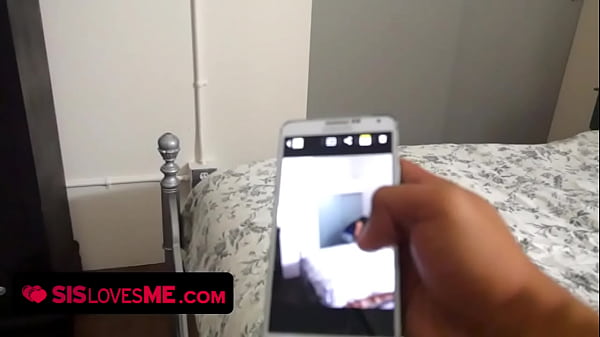 सौतेला भाई मैंडी म्यूज़ सौतेले पिता की दराज चुराते हुए पकड़ा गया