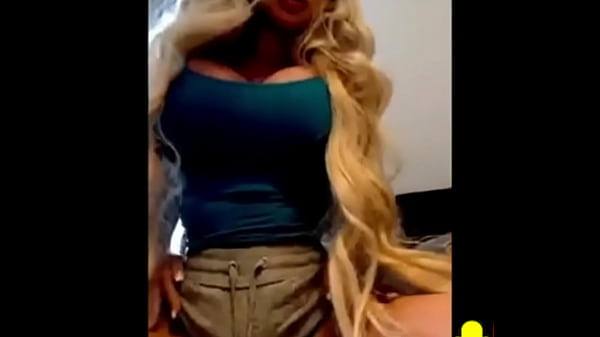 S. La sessione di trucco di puttana si è conclusa con un gran sesso