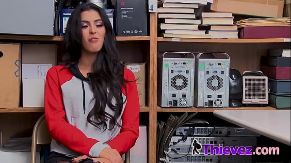 SOPHIA LEONEs Muschi wird von MONSTERCOCK GEHÄMMERT