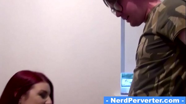 Geek bekam einen heißen Blowjob