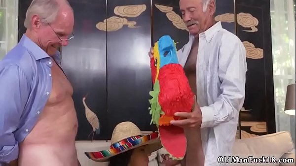 MILF giovane ragazza hd va a sud del confine