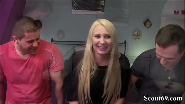 Die deutsche Amateurin Anni fickt zum ersten Mal einen User im Dreier