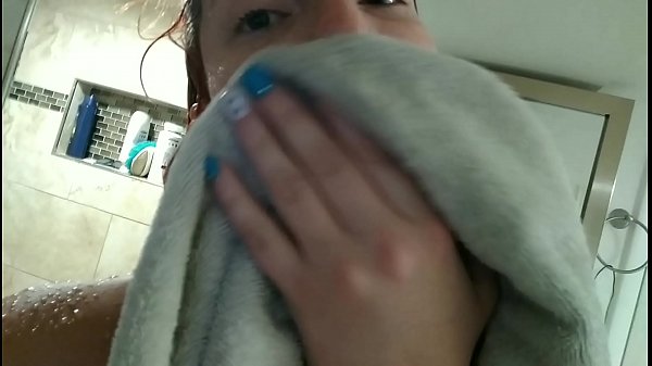 Schau mir beim Duschen zu, versuche nicht zu wichsen!