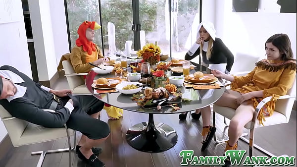 Festa del sesso a quattro con adolescenti arrapati e stravaganti - FamilyStrokes