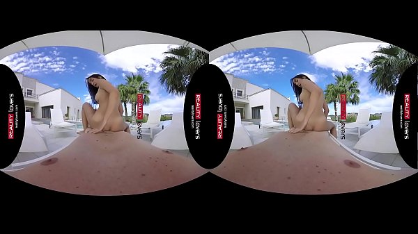 RealityLovers VR - Virgen adolescente cachonda