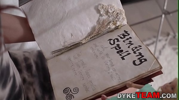 Lez scissors with teen