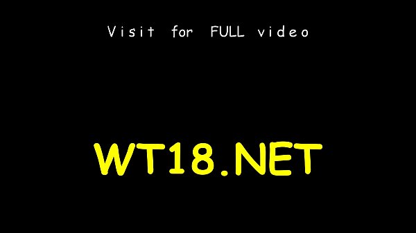 Versauter Junge zieht sich aus