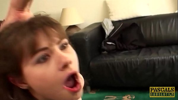 युवा वेश्या लूना प्रतिद्वंद्वी की गांड को क्रीमपाइ से पहले मोटे तौर पर चोदा गया