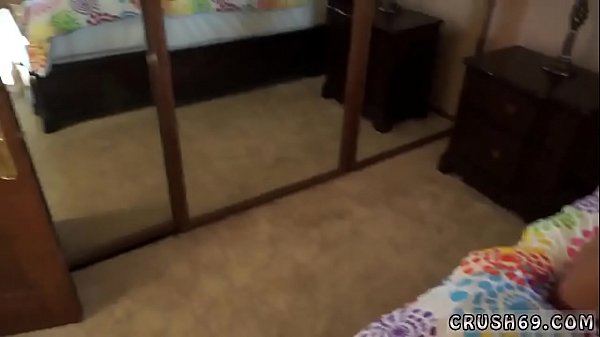 Stiefvater guckt zu, wie der Spielkamerad seines Chefs ihr Sohn ist. und tabu