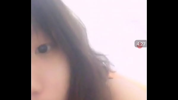 Guarda il simpatico video di un'adolescente sconosciuta