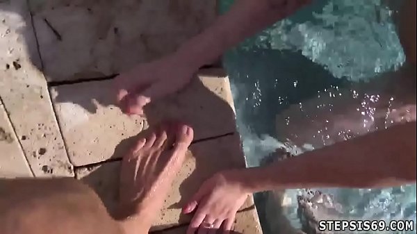 Teen si masturba per la prima volta nel bagno pubblico con Duddy'_s Love