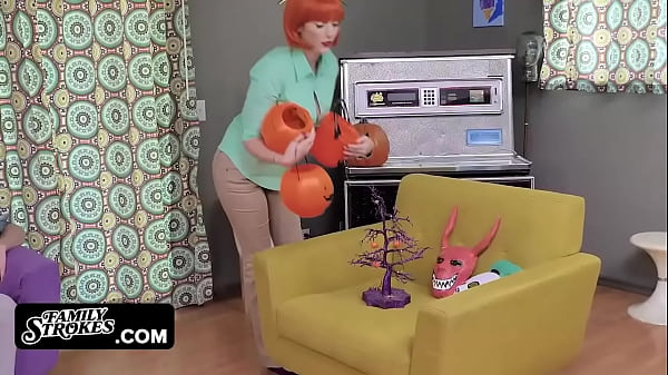 Peter Griffin le quita la virginidad a su hijastra Meg Griffin - Parodia porno de padrastro