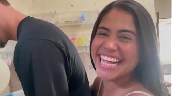 Renan Bolsonaro lava lou&ccedil_a para comer Cearense da mans&atilde_o maromba