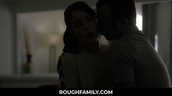 RoughFamily – Stiefbruder hat seine Stiefschwester zu Hause erwischt, als die Eltern gingen, Evelyn Claire, Chad Alva