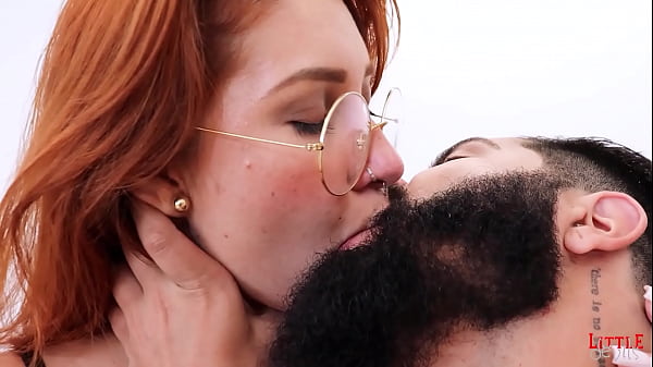 Atractiva Chica Adolescente se luce en corrida