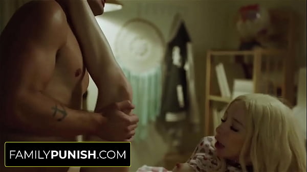 青少年中充满激情的青少年女孩模特