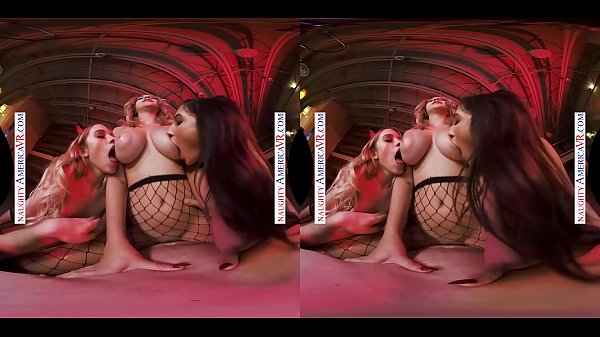 Naughty America Kenzie Madison joue au strip-tease avec le frère d'un ami