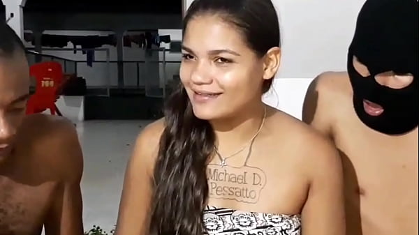 La tigresa del trailer invita a un negro y a un joven a su casa para tener sexo caliente hasta que DP semen en la boca semen en el coño semen en el culo