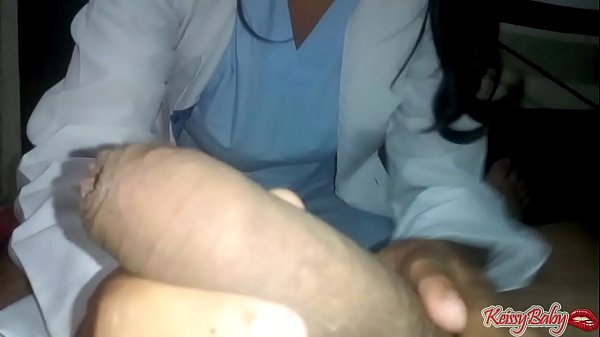 Adolescente latina muestra vídeo