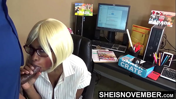 Sacrifico la mia morale al mio nuovo lavoro di amministratore di segretaria Scopando il mio capo dopo aver fatto un pompino con grandi tette e capezzoli fuori, calda ragazza tettona Sheisnovember culone e fianchi che rimbalzano, figa bagnata cavalcando un grosso cazzo, cowgirl al contrario hardcore lunedì