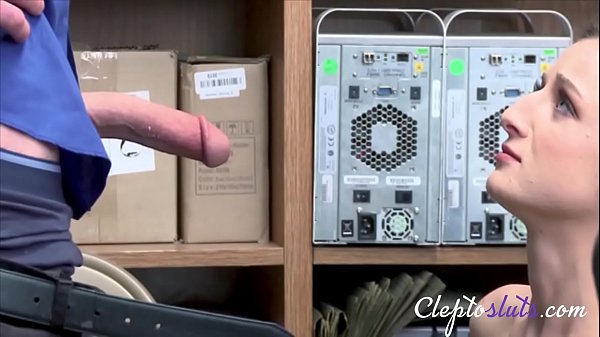 Erstaunlich attraktiver Teenager hat Spaß