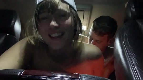 Chica adolescente pelirroja salvaje