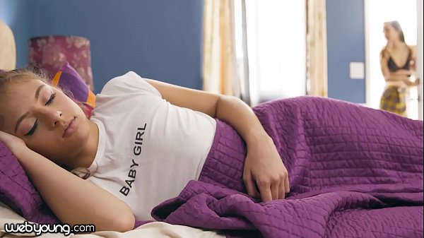 WebYoung Mi novia traviesa de 18 años se coló en una tijera