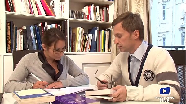 Charlotte approfitta delle lezioni private per farsi scopare