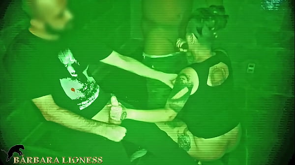 霍恩用夜视摄像机拍摄我在黑暗的房间里进行轮奸！ （在 RED 上完成）- 产品：Universo Amador