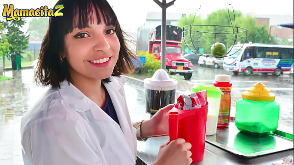 Una dolce e sexy teenager si esibisce - teenager