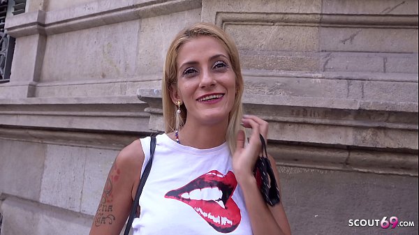 Schöner Teenager hat Spaß daran, Teenager zu sein