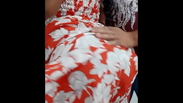 La bella teenager si mette in mostra