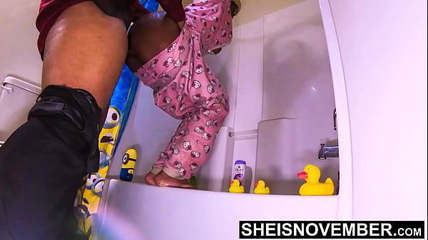 HD Ho accidentalmente impregnato la puttana figliastra, figa stretta e bagnata, torta di panna, scopata a pecorina e cavalcata un cazzo enorme in primo piano, giovane ragazza nera tettona Sheisnovember tette naturali perfette, areole fuori durante la sborrata di lunedì