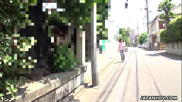 जापानी डार्लिंग, अमी किकुकावा पर उंगली उठाई गई, बिना सेंसर किया गया