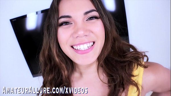 PAIGE OWENS &amp_ KEILANI KITA AIMENT UNE BITE DANS LEUR GORGE