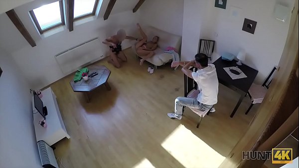 Adolescente juguetona y caliente posa - adolescente