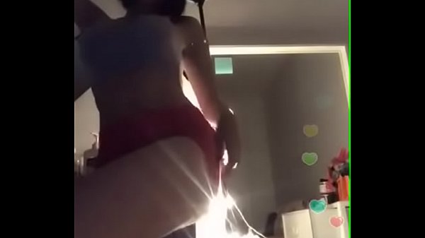 La ragazza tailandese Lan balla sexy su Uplive