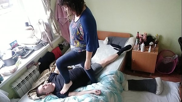 Dominazione del piede/ Dominazione del piede/ Calzini/Piedi nudi/ Allentamento dei piedi/ Piedi di karate/ Lotta mista/ Lotta mista/ Umiliazione dei piedi/ Adorazione dei piedi/ Bavaglio dei piedi/ Bavaglio dei calzini/ Calpestamento/ Calpestamento delle mani/ Seduta sullo stomaco/ Seduta sul petto/ Posa della vittoria