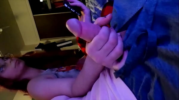 Kaila xem phim khiêu dâm thẳng thắn và trêu chọc vòi nước của chúng tôi