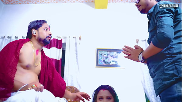 La bella ragazza si diverte