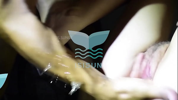 Sehen Sie sich das leidenschaftliche Squirting-Teen-Video an