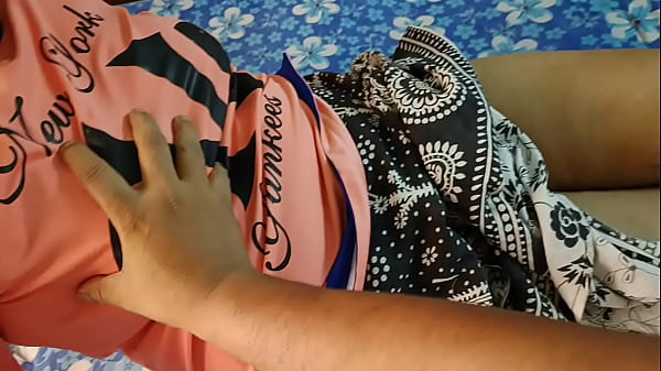 Desi Chudai di Ragazza carina in gonna