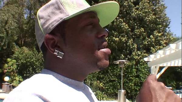 Lisa Ann es una leyenda de grandes tetas que se enfrenta a la legendaria enorme polla negra de Shorty Macs SQF