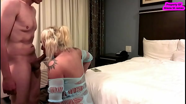 Von Marinemann in San Diego ALEXIA ST JAMES gefickt